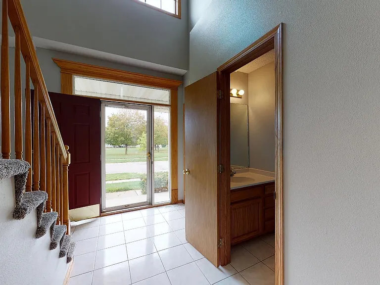 2504 Somerset Dr — Photo 3