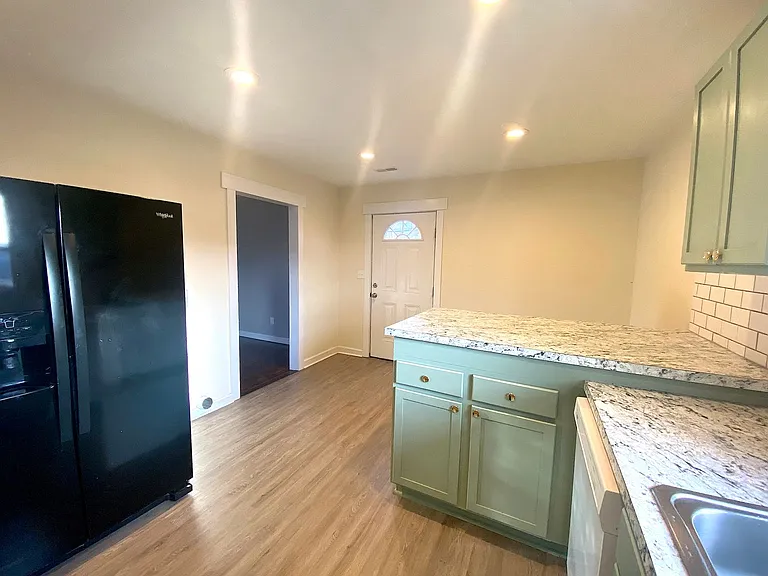 630 Race St — Photo 7