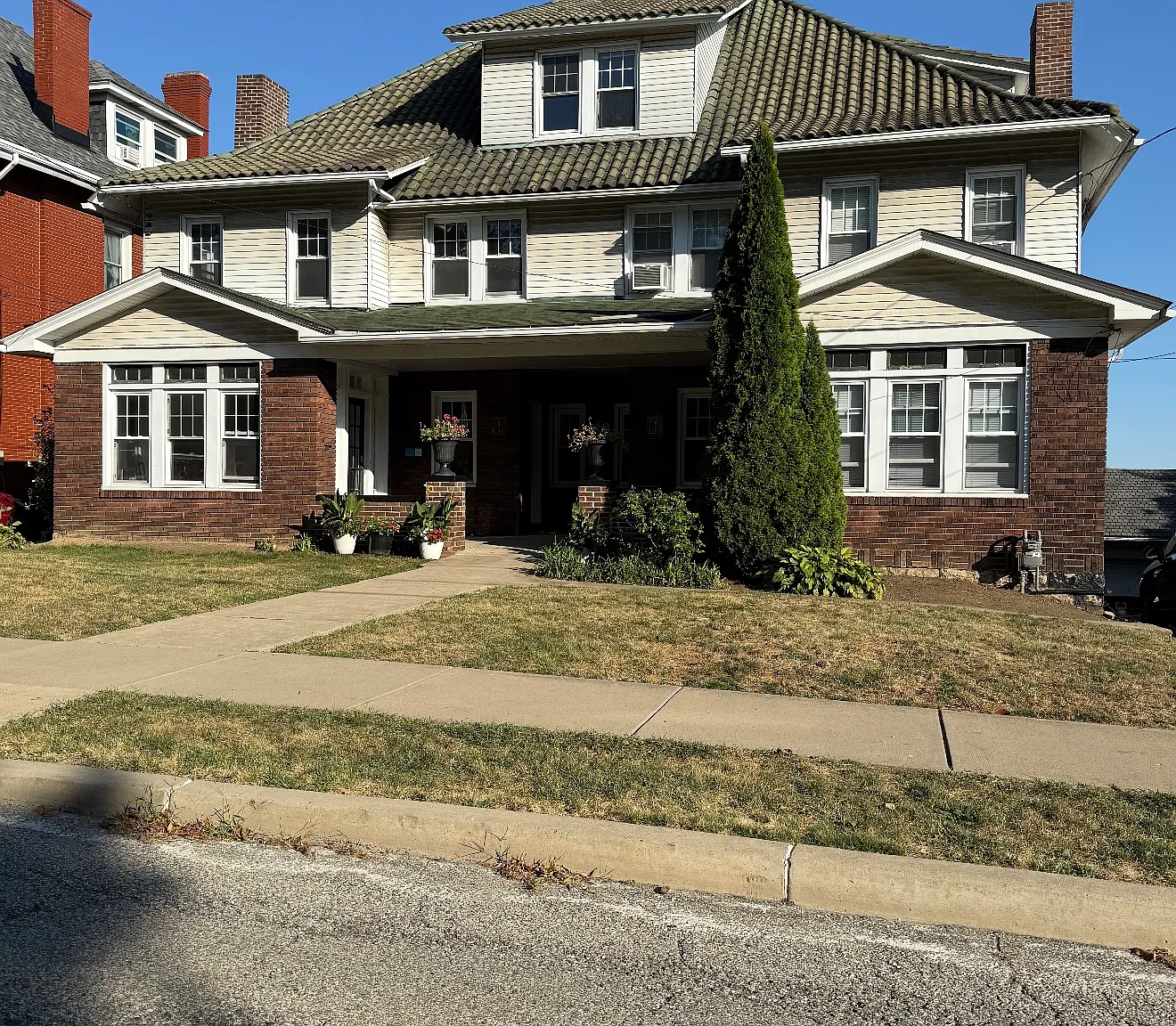 4 bed, 2.5 bath, 2000 sqft, $2,375 — Photo 2