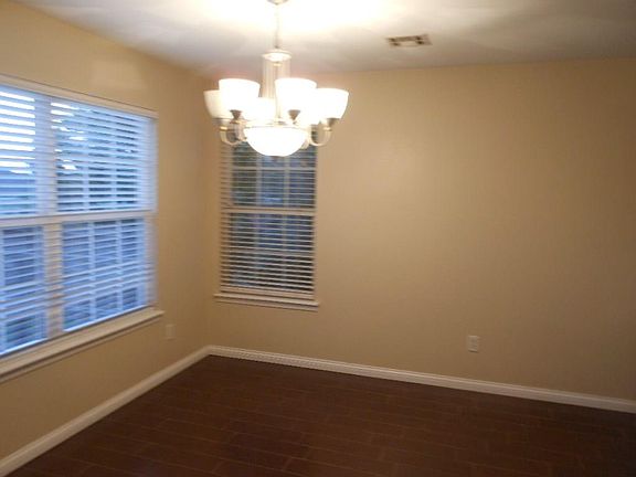 4th image of 906 SW Natchez Ct