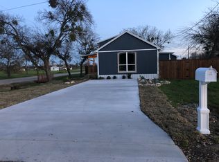 107 E Henderson St, Itasca, TX 76055