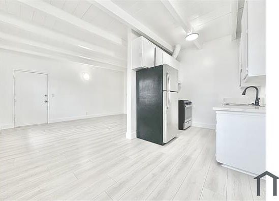 5th image of 3324 Drew St #K