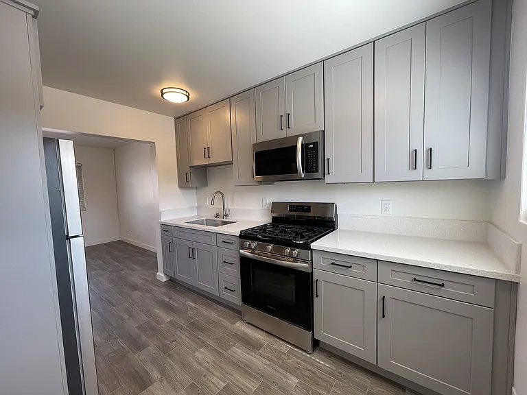 3133 Kemper St — Photo 2