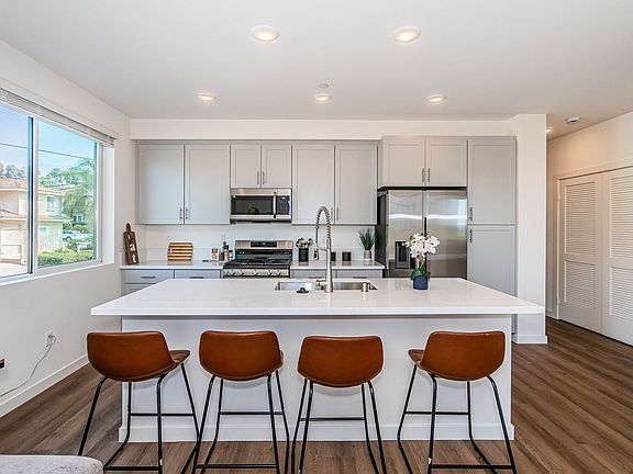 5th image of 5559 Lauretta St #304