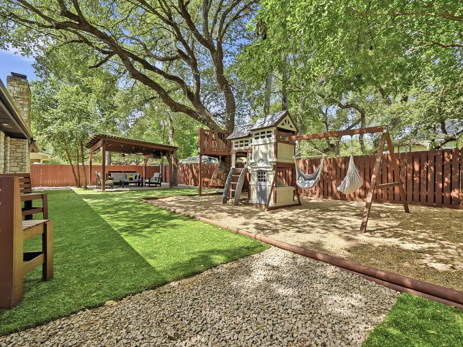 3 bed, 2.0 bath, 2034 sqft, $2,500 — Photo 1