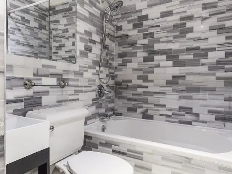 437 W 53rd St #2B — Photo 3