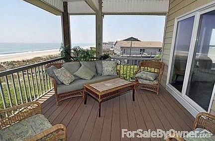 Covered screen porch : enjoy the entire year overlooking the ocean in an enclosed screen porch. Tekd