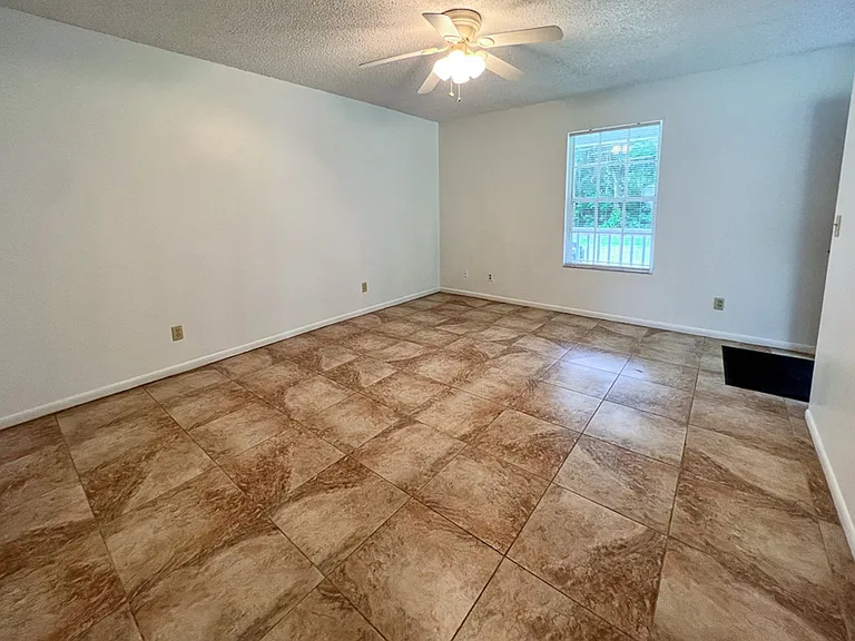 5601 Avenue H — Photo 15
