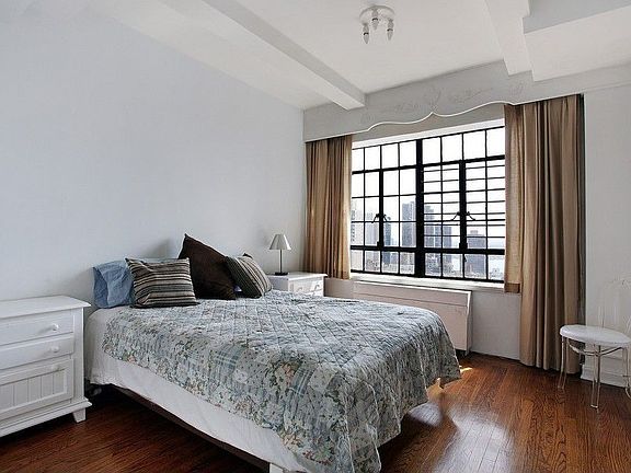 4th image of 10 Park Ave #26F