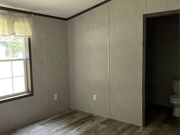 5th image of 350 Poole Cir