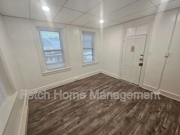 107-109 E Main St #3 — Photo 2