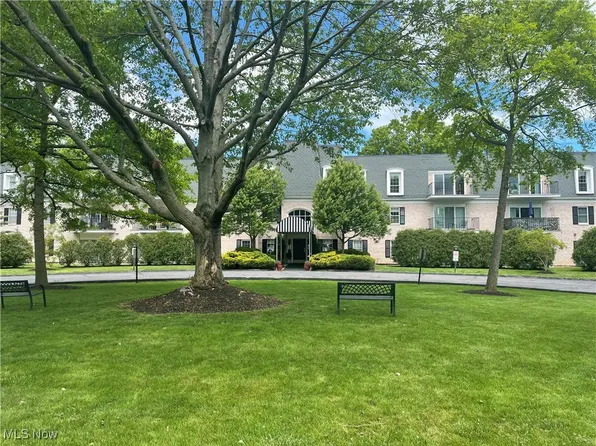 1851 King James Pkwy APT 317, Westlake, OH 44145