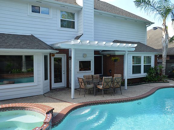2nd image of 810 Maplewood Falls Ct