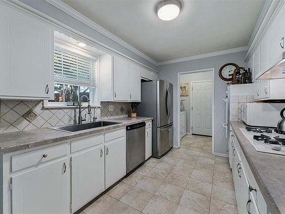 3rd image of 10249 Vistadale Dr