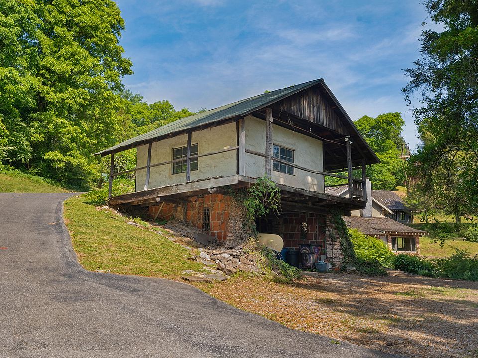 73rd image of 2910 Crest Terrace Dr