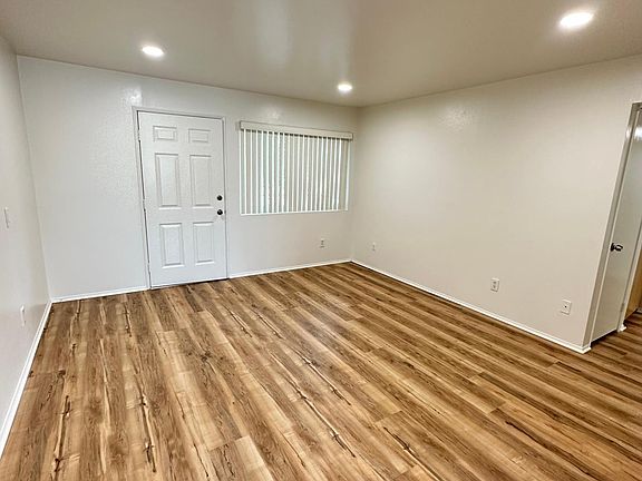 2nd image of 12325 Lakeshore Dr APT 10