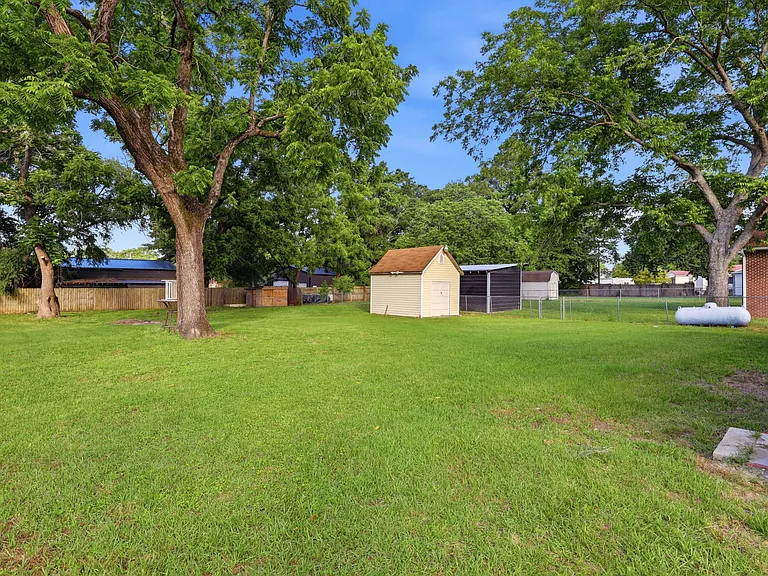 611 Forest Knolls Rd — Photo 3