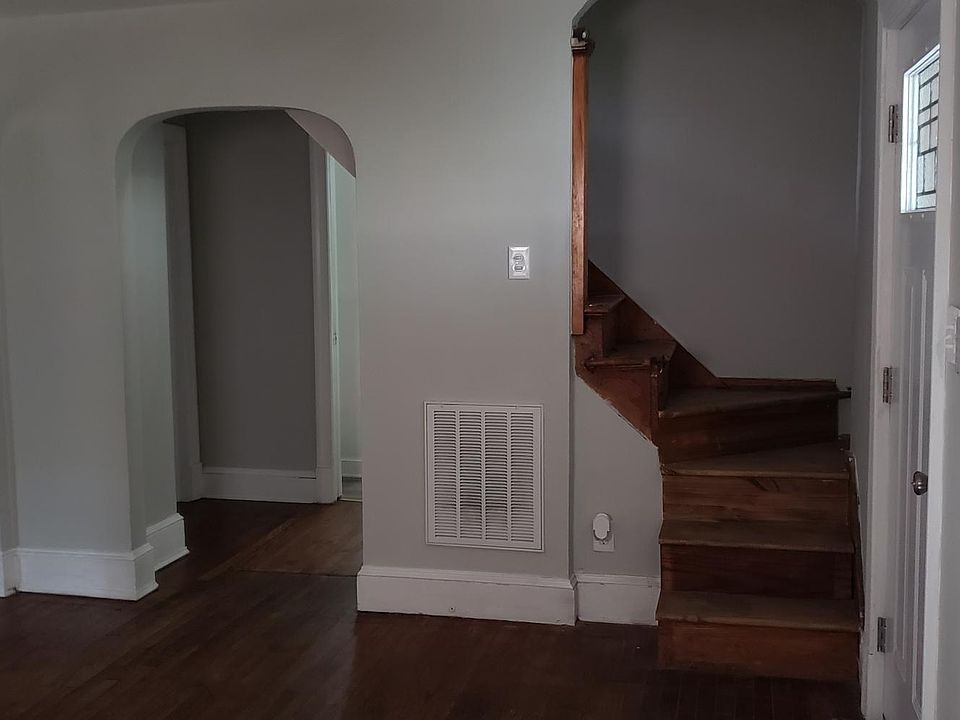 1st image of 1304 N 33rd St