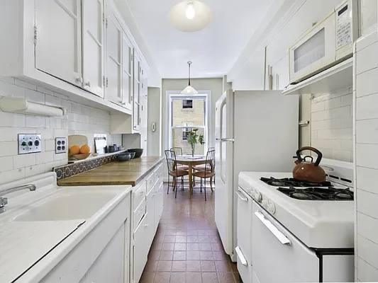 Sold by Sotheby's International Realty | media 17