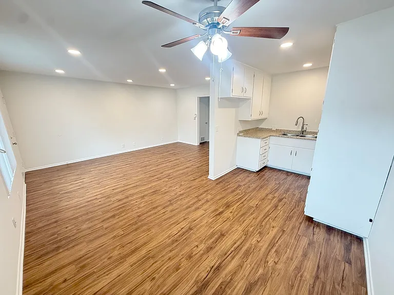 919 E Acacia Ave — Photo 3