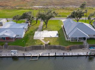 126 Palm Dr, Rockport, TX 78382