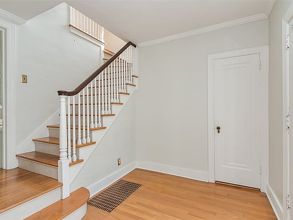 4th image of 1521 Wayne St