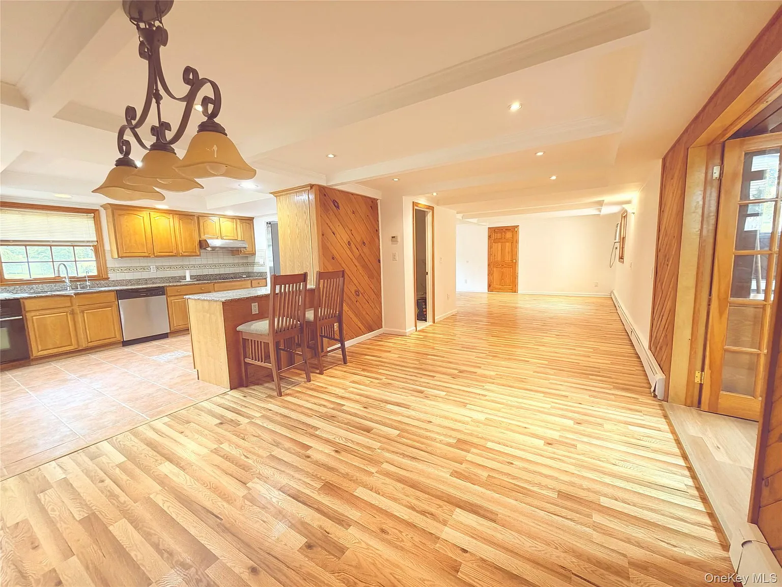 4 bed, 2.0 bath, 2200 sqft, $5,000 — Photo 4