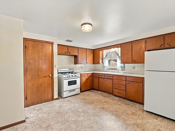 4th image of 1619 Harold St