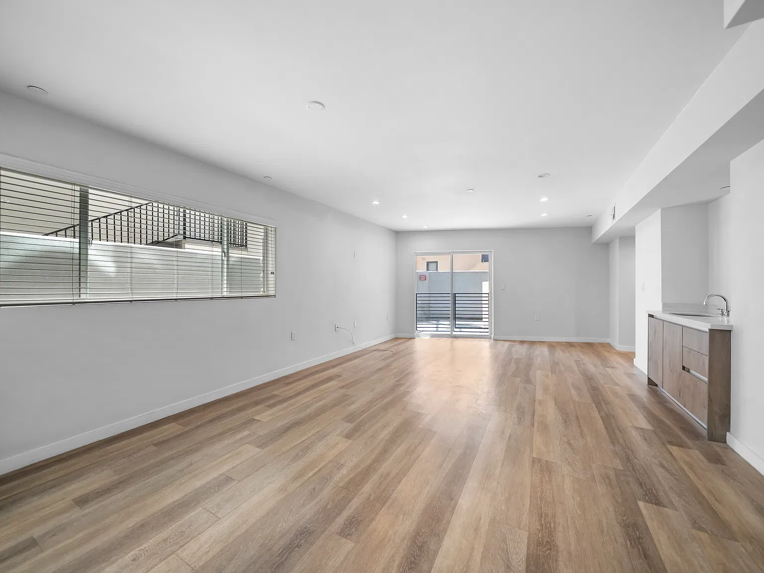4 bed, 4.5 bath, 1700 sqft, $5,550 — Photo 4