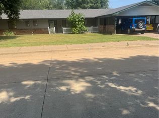 2505 S Elm St, Siloam Springs, AR 72761