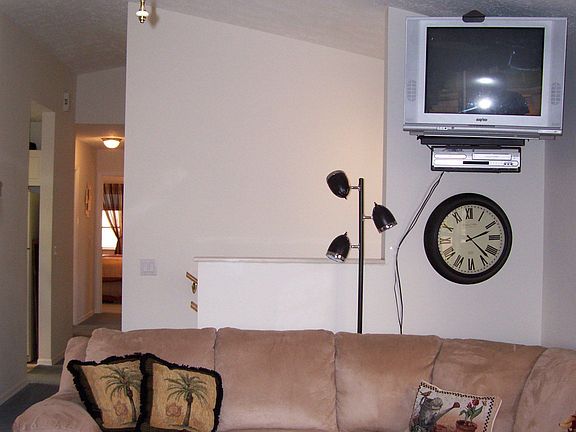 4th image of 714 Nettles Blvd