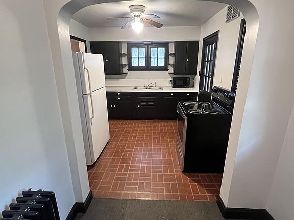 4th image of 440 Mistletoe Ave
