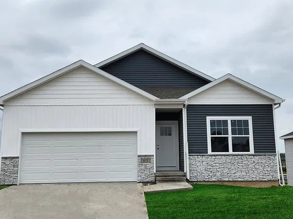 612 E Bear Dr, Tiffin, IA 52340