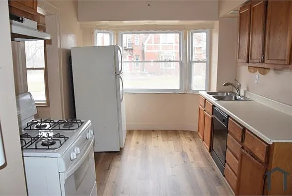 3 bed, 1296 sqft, $1,449 — Photo 3