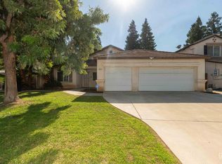 8611 Harbor Club Dr, Bakersfield, CA 93312