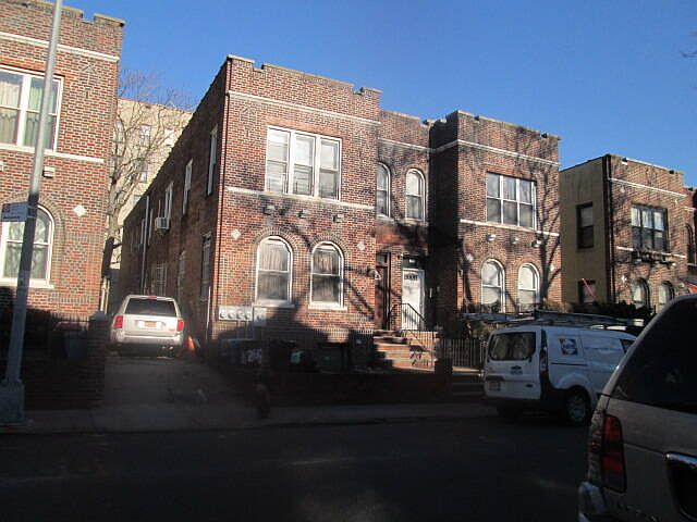 1st image of 213 E 96th St #64