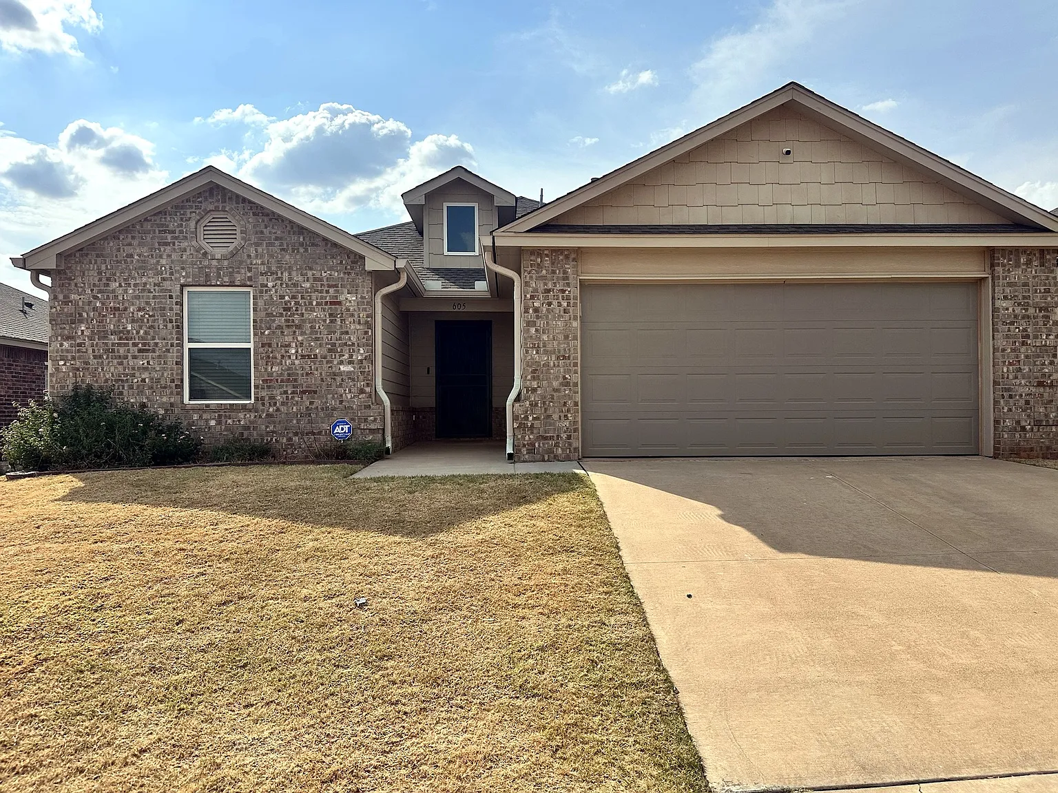 3 bed, 1473 sqft, $1,700 — Photo 1