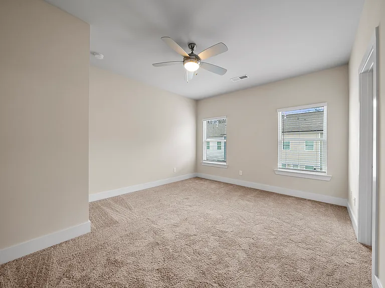 3761 Oxford Cir — Photo 16