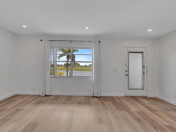 5th image of 321 Flanders Way #G
