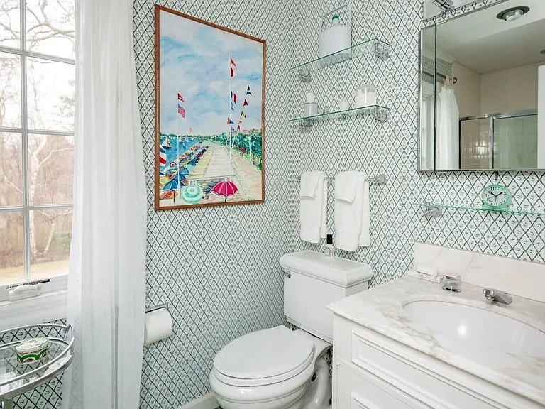 246 Tuckahoe Ln — Photo 16