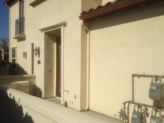 2nd image of 2750 E Oak Hill Dr Unit 1