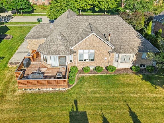 3rd image of 52688 Clinton Oak Ln