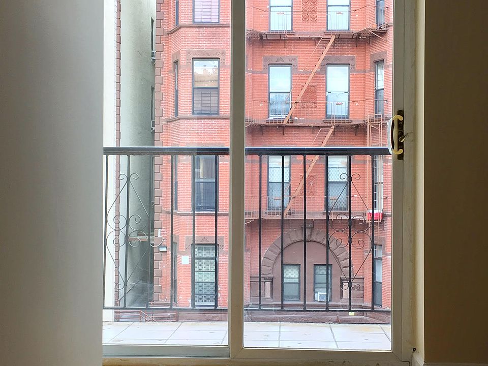 2nd image of 27 Mac Donough St