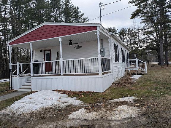 3rd image of 11 Corn Hill Rd