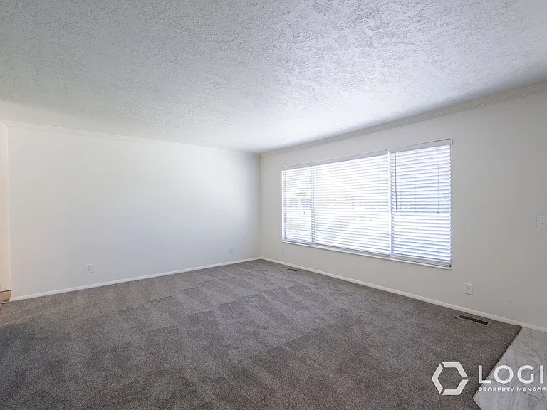 1911 E Cecelia Cir #1911 CECILIA CIRCLE — Photo 6