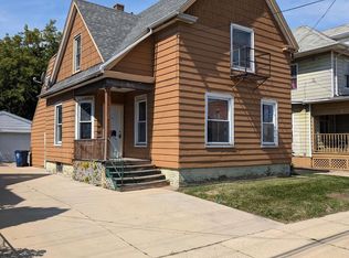 1124 N Memorial Dr, Racine, WI 53404