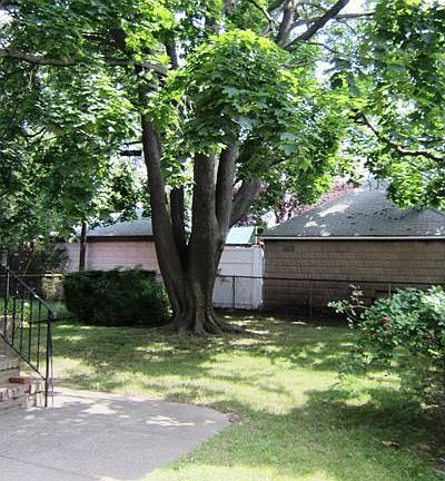 3rd image of 1719 Burnett St