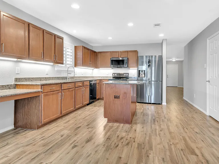 16329 Severn Ln — Photo 14