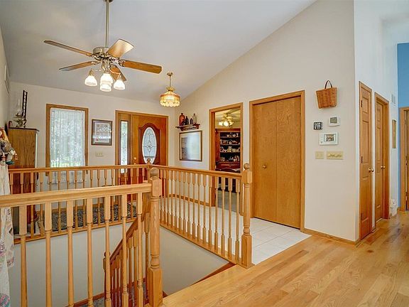 2nd image of 2766 Esquire Dr