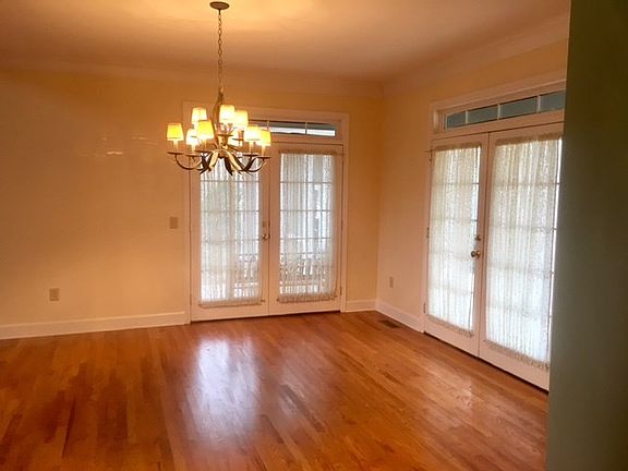 4th image of 122 Meadowhill Dr